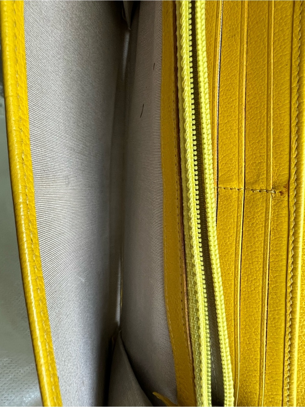 Chanel VINTAGE Yellow Camellia Leather Wallet - Picture 4 of 11
